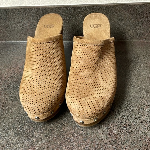UGG heeled clog size 8 - Picture 3 of 9